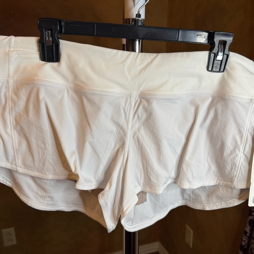Lululemon White Speed Up LR Shorts 2.5”